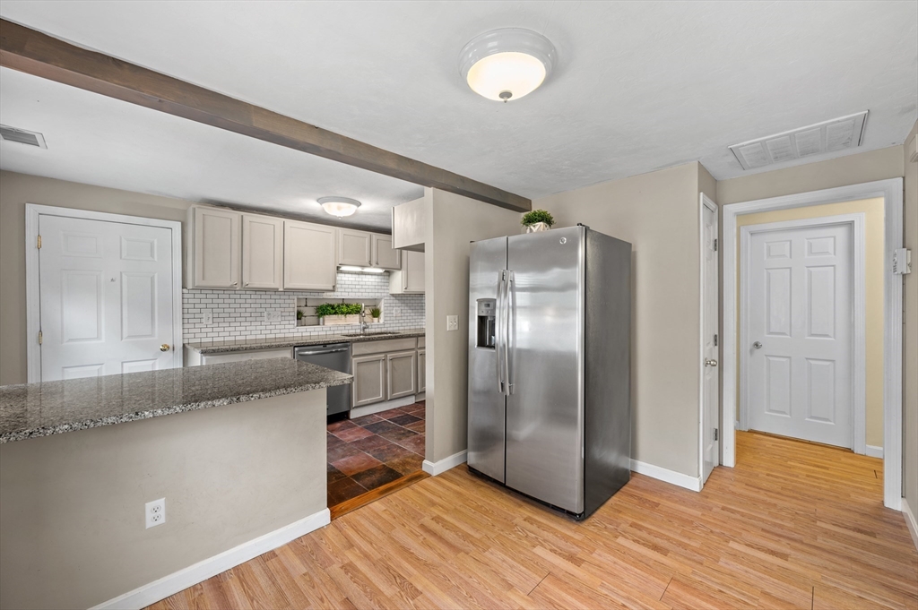 10 Bainridge Road Worcester, MA 01602 - Photo 6 of 25 Gallery Image 6