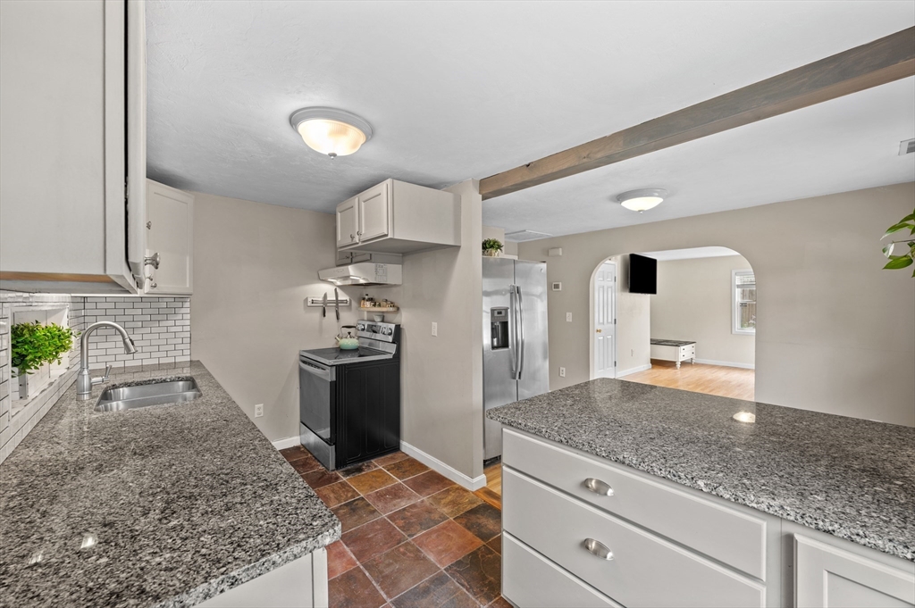 10 Bainridge Road Worcester, MA 01602 - Photo 8 of 25 Gallery Image 8