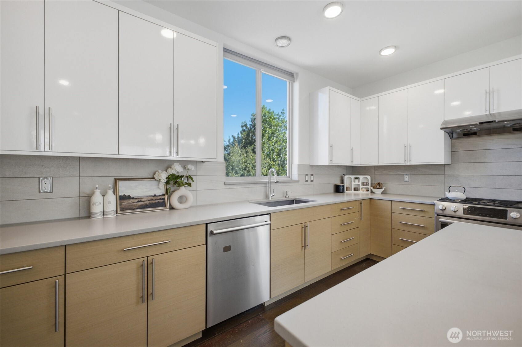 632 Northwest 85th Street, Unit B Seattle, WA 98117 - Photo 10 of 40
