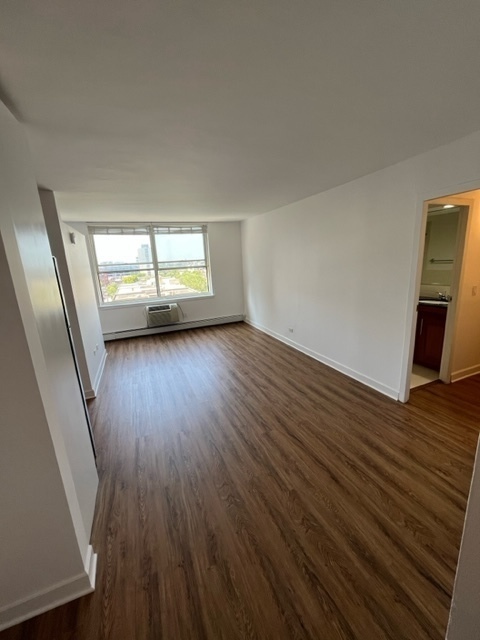 3033 North Sheridan Road, Unit 1108 Chicago, IL 60657 - Photo 3 of 8