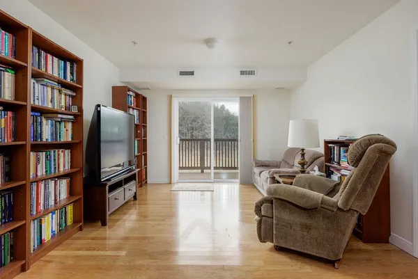 $329,000 | 287 Mascoma Street, Unit 108, Lebanon, NH 03766