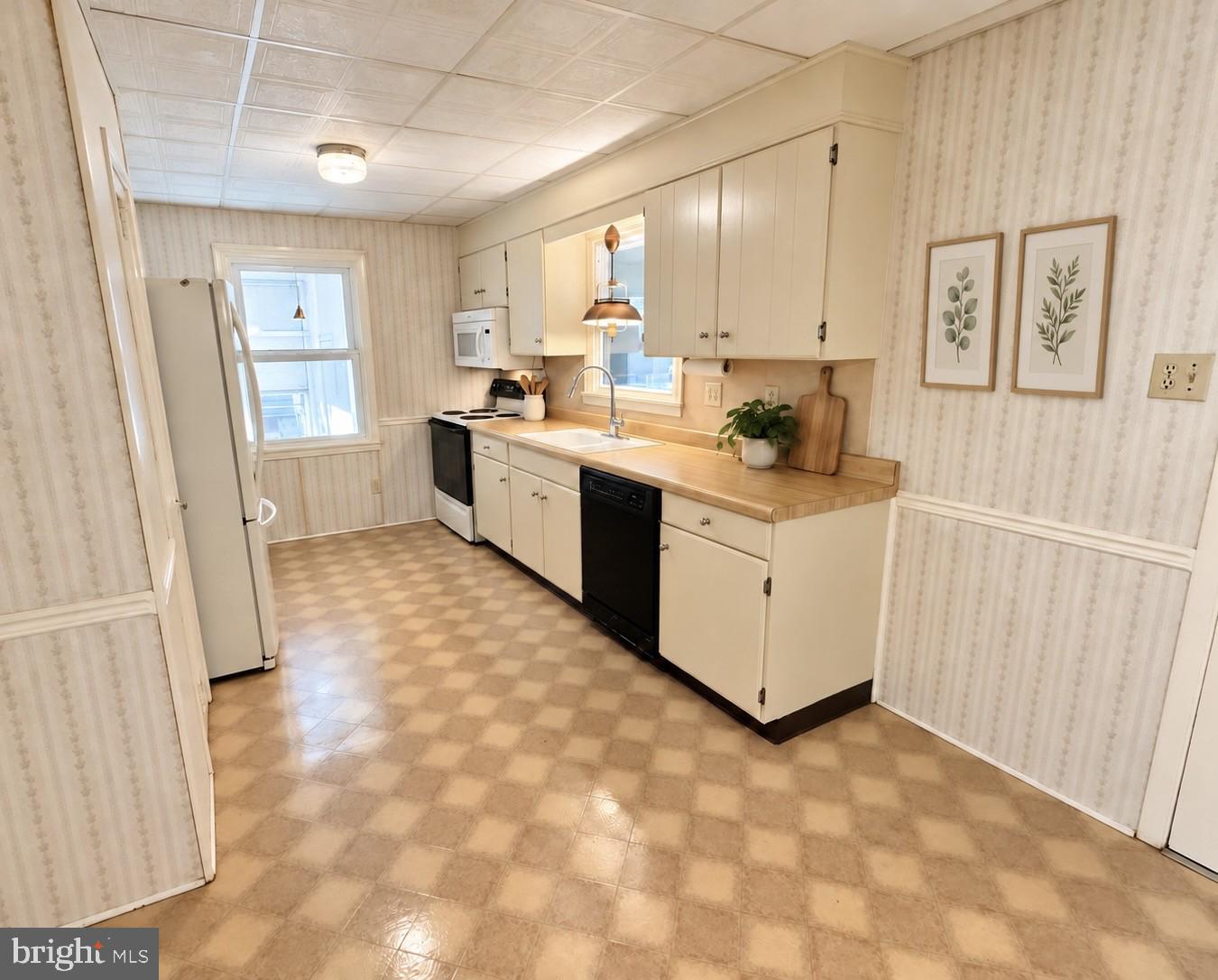 453 Middletown Road Hummelstown, PA 17036 - Photo 12 of 26 Kitchen 12'x9'5" - Virtually Staged