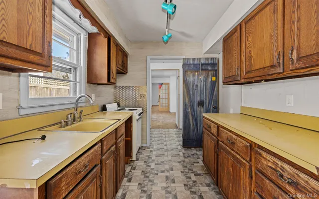 $1,100,000 | 67 Church Lane, East Hampton, NY 11937