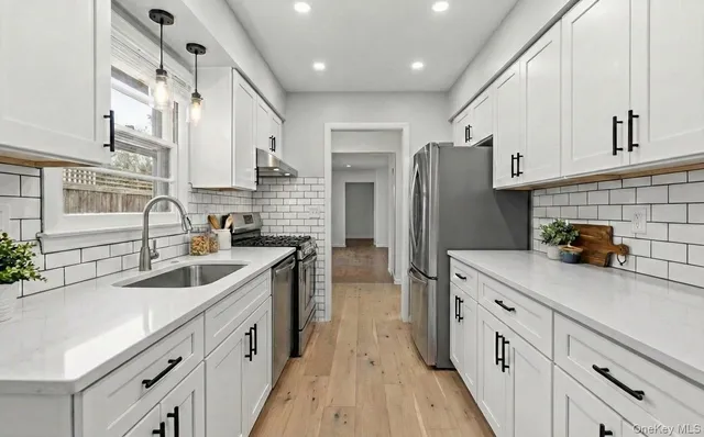 $1,100,000 | 67 Church Lane, East Hampton, NY 11937