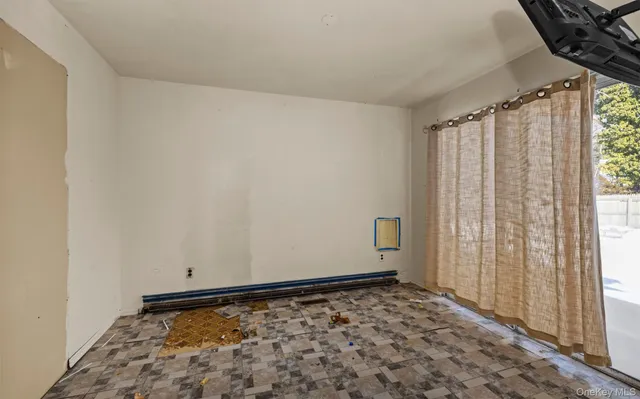 $1,100,000 | 67 Church Lane, East Hampton, NY 11937