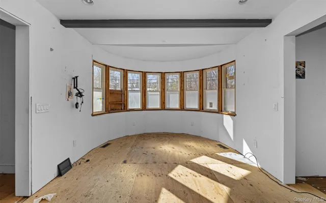 $1,100,000 | 67 Church Lane, East Hampton, NY 11937