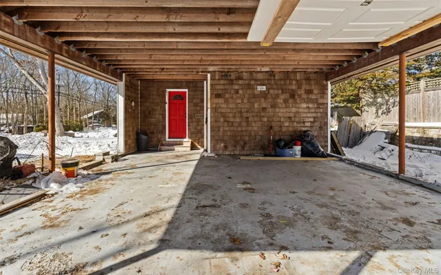 $1,100,000 | 67 Church Lane, East Hampton, NY 11937