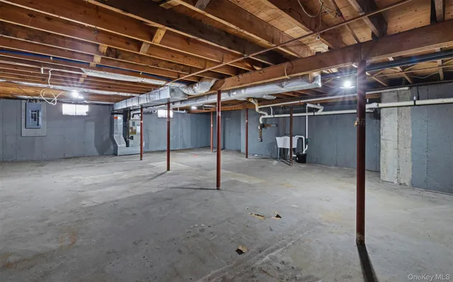 $1,100,000 | 67 Church Lane, East Hampton, NY 11937