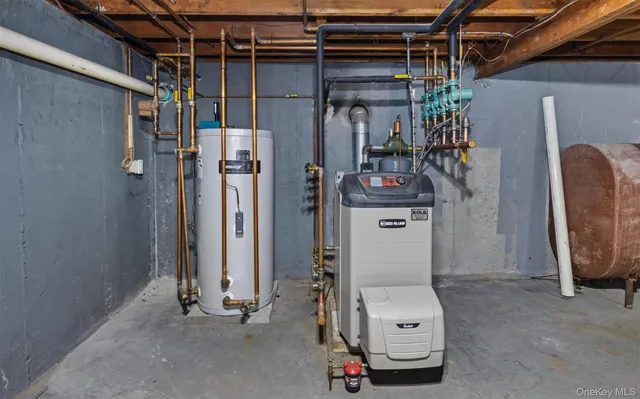 $1,100,000 | 67 Church Lane, East Hampton, NY 11937