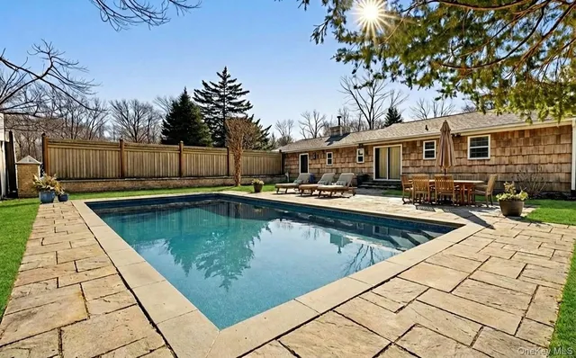 $1,100,000 | 67 Church Lane, East Hampton, NY 11937