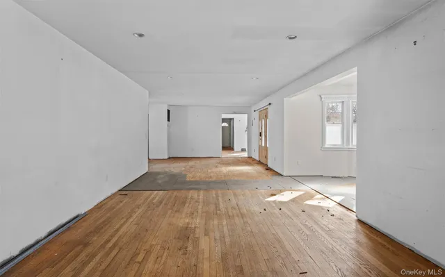 $1,100,000 | 67 Church Lane, East Hampton, NY 11937