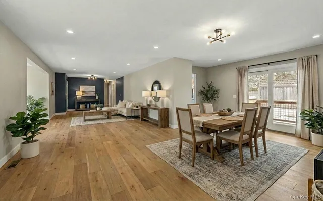 $1,100,000 | 67 Church Lane, East Hampton, NY 11937