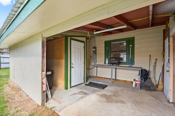 a view of an front door and porch
