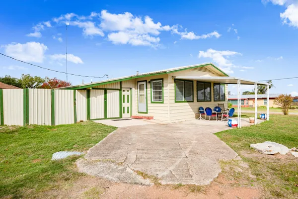 a view of a house with backyard and porch