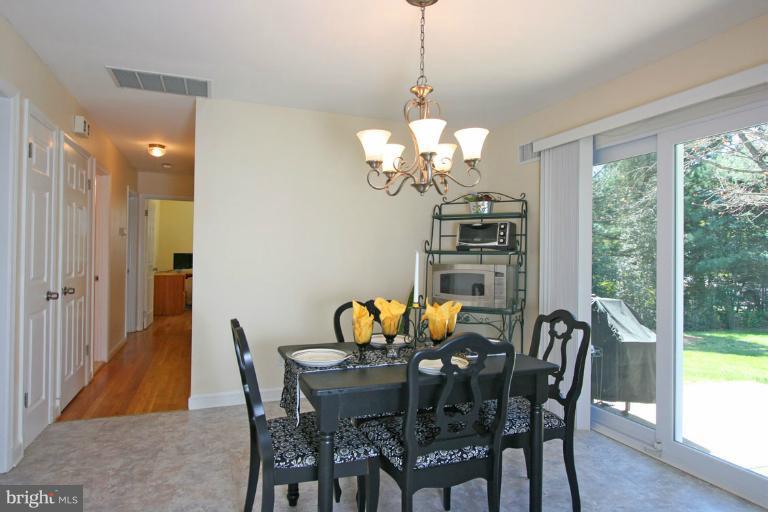 24220 Welsh Road Gaithersburg, MD 20882 - Photo 2 of 16 Kitchen