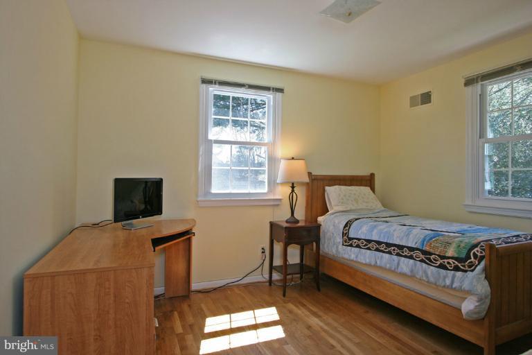 24220 Welsh Road Gaithersburg, MD 20882 - Photo 12 of 16 Bedroom