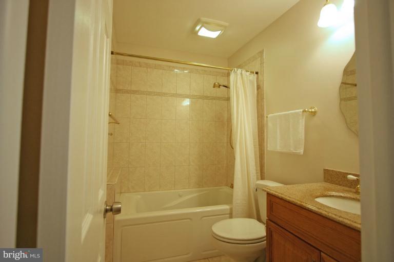 24220 Welsh Road Gaithersburg, MD 20882 - Photo 14 of 16 Bath