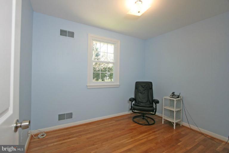 24220 Welsh Road Gaithersburg, MD 20882 - Photo 15 of 16 Bedroom