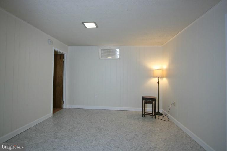 24220 Welsh Road Gaithersburg, MD 20882 - Photo 6 of 16 Interior (General)