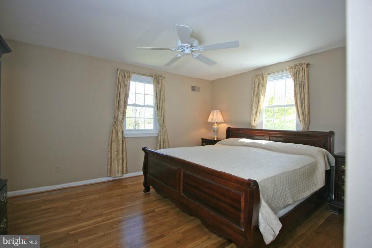 24220 Welsh Road Gaithersburg, MD 20882 - Photo 7 of 16 Bedroom (Master)