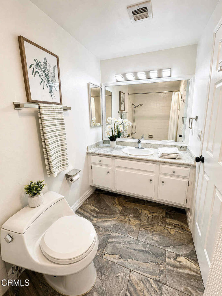 130 Monterey Road, Unit 205 South Pasadena, CA 91030 - Photo 24 of 41 guest bath