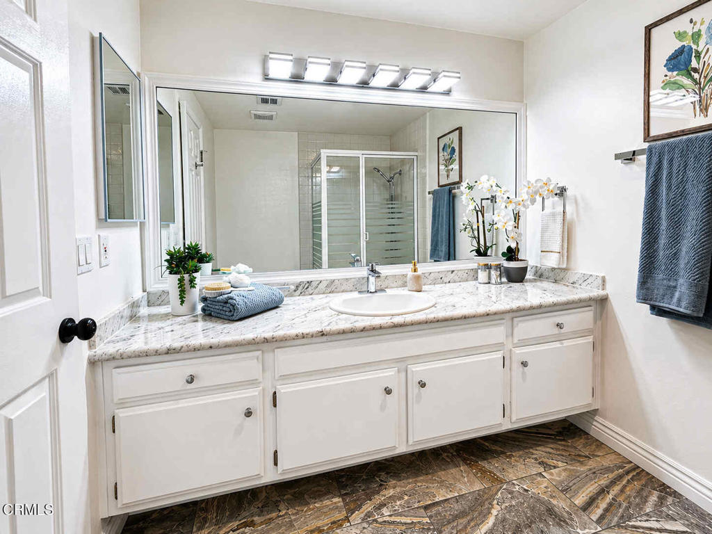 130 Monterey Road, Unit 205 South Pasadena, CA 91030 - Photo 31 of 41 primary bath