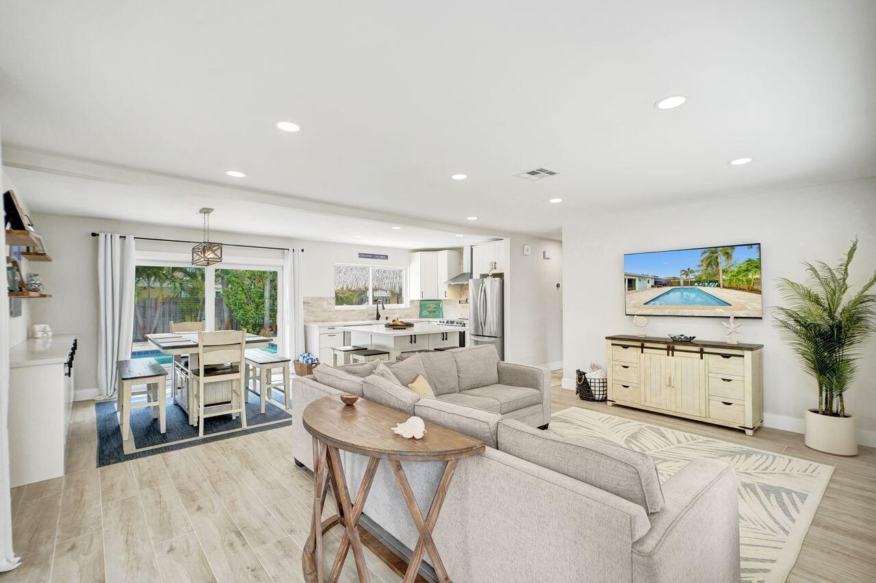 275 Southwest 14th Street Pompano Beach, FL 33060 - Photo 3 of 36 DSC01518