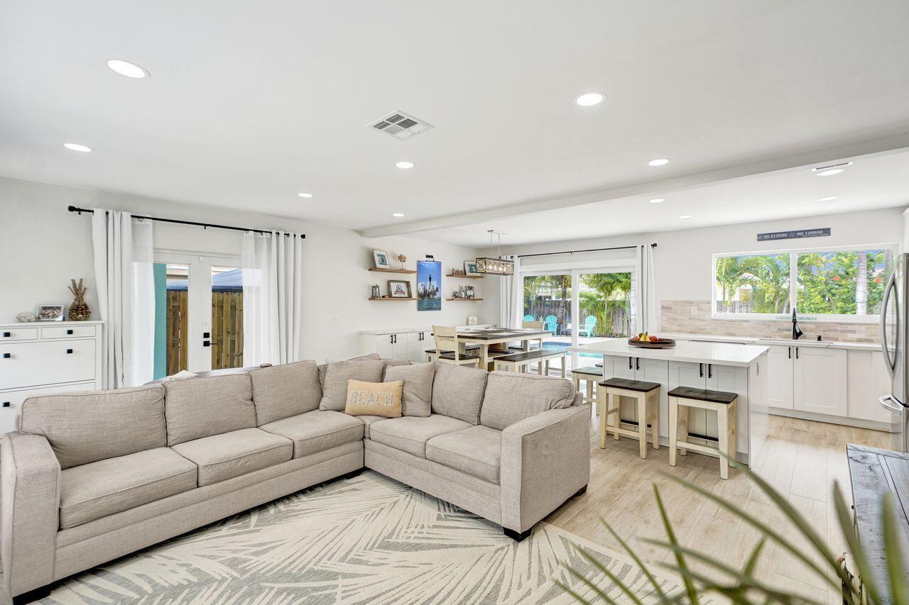 275 Southwest 14th Street Pompano Beach, FL 33060 - Photo 5 of 36 DSC01539