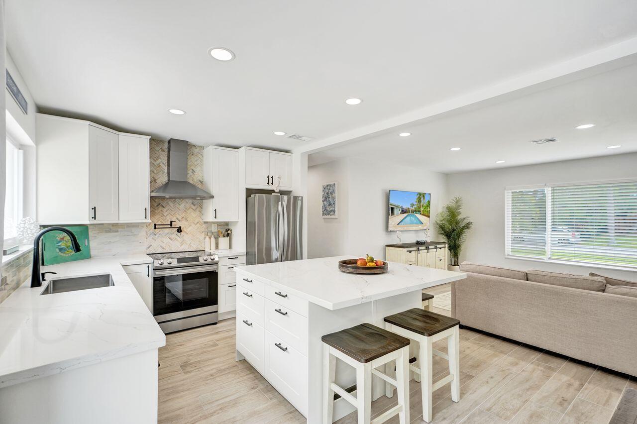 275 Southwest 14th Street Pompano Beach, FL 33060 - Photo 10 of 36 DSC01554