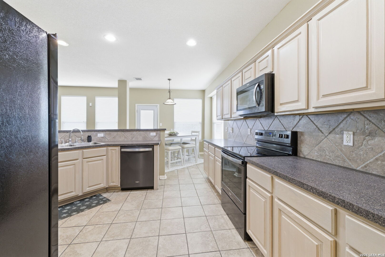 209 Summit View Cibolo, TX 78108 - Photo 14 of 45