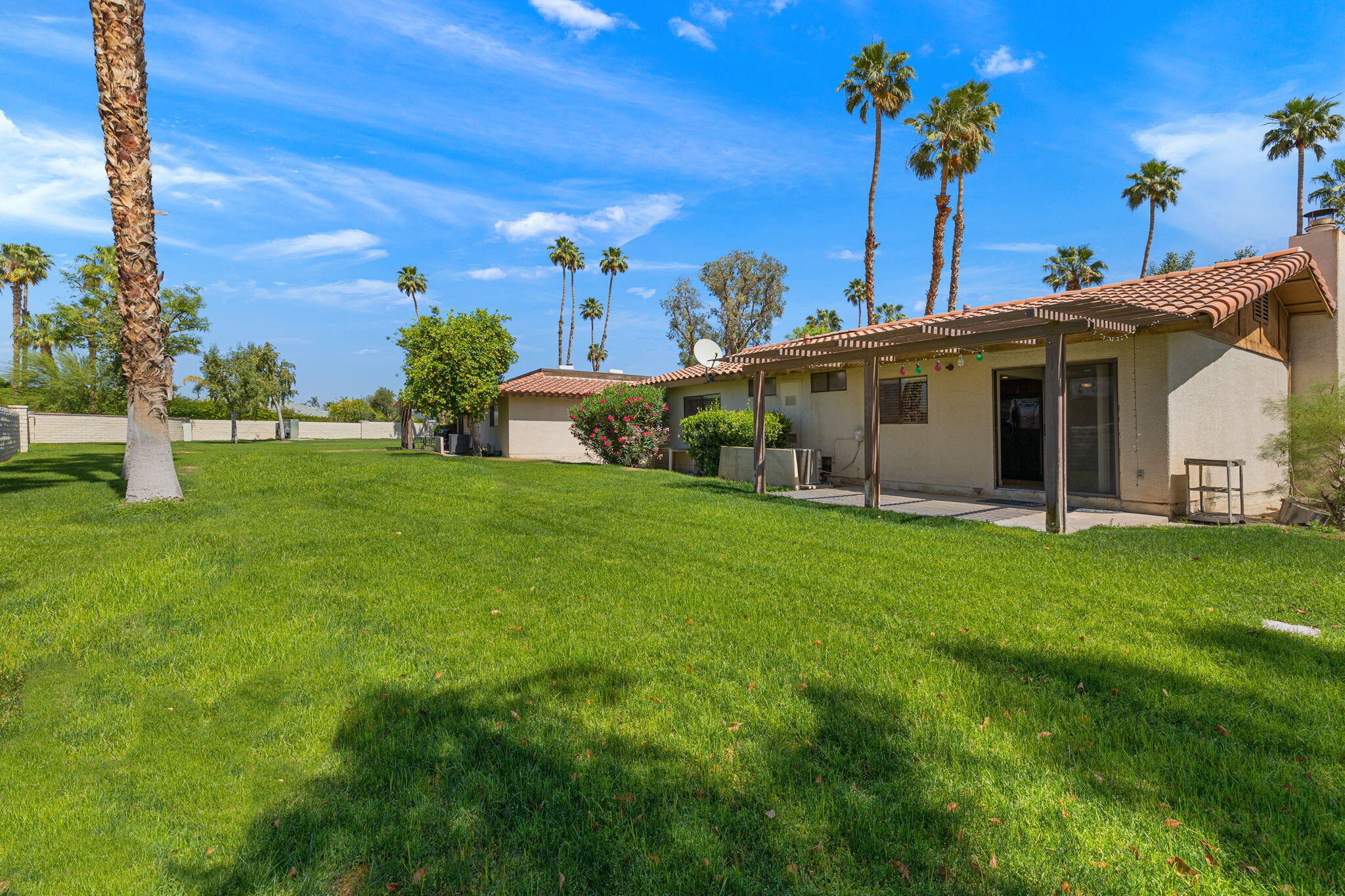 41885 Largo Palm Desert, CA 92211 - Photo 20 of 26 a front view of a house with garden