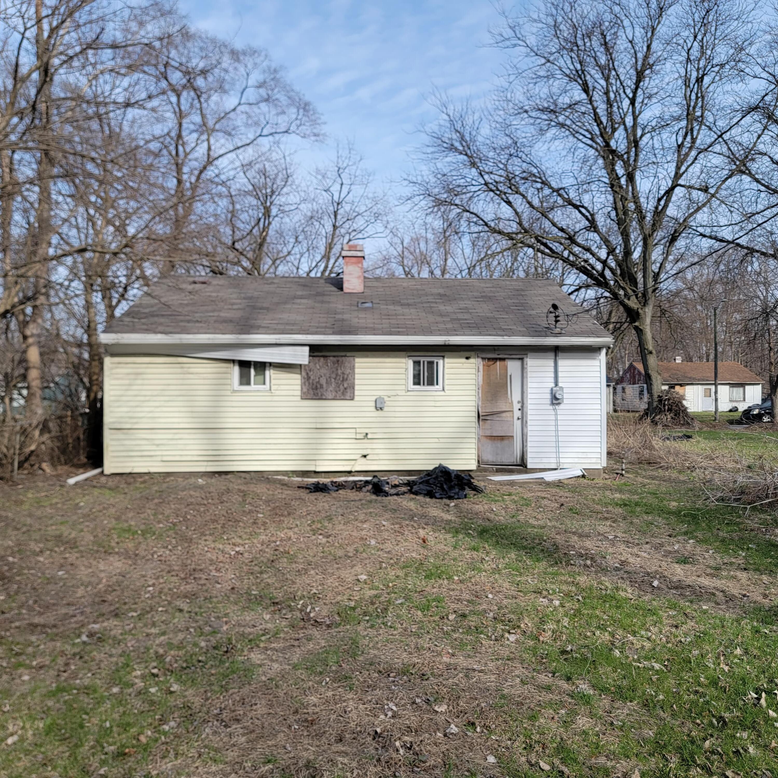 1024 Durbin Street Gary, IN 46406 - Photo 20 of 23 a front view of house with yard