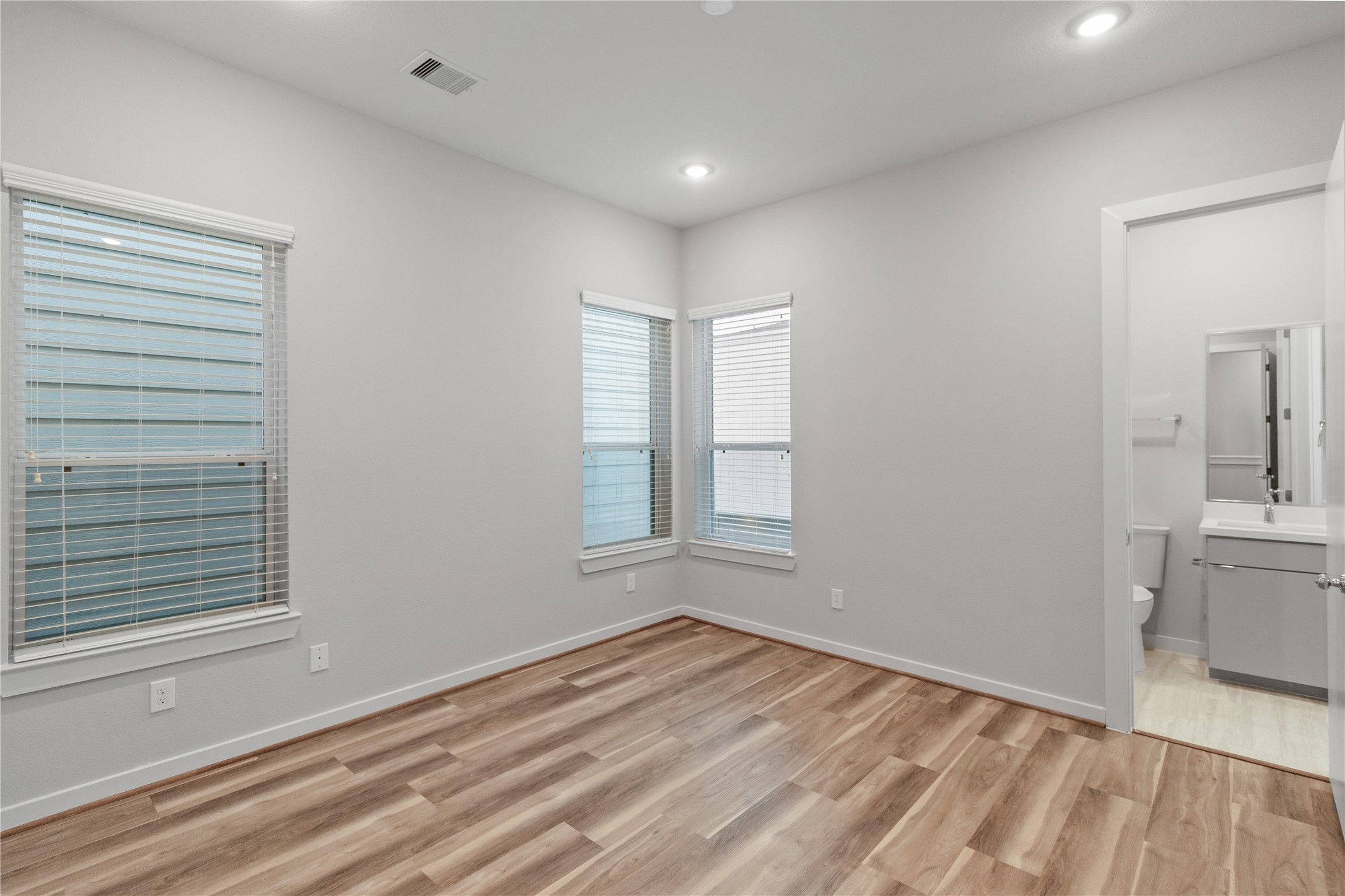 602 Thornton Road, Unit C Houston, TX 77018 - Photo 13 of 16 Third bedroom - 2nd floor