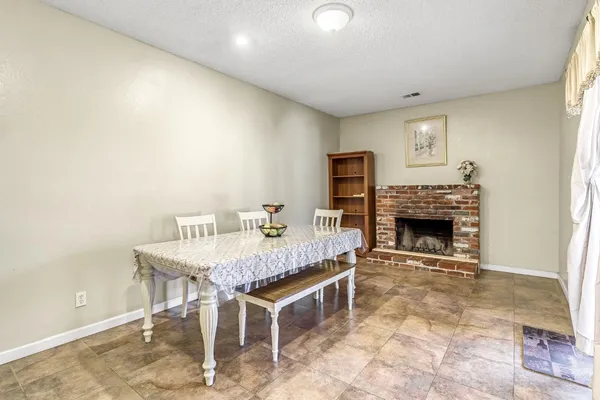 $355,000 | 882 West National Avenue, Clovis, CA 93612