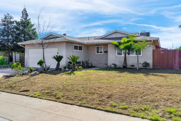 $355,000 | 882 West National Avenue, Clovis, CA 93612