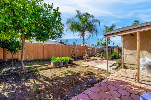 $355,000 | 882 West National Avenue, Clovis, CA 93612