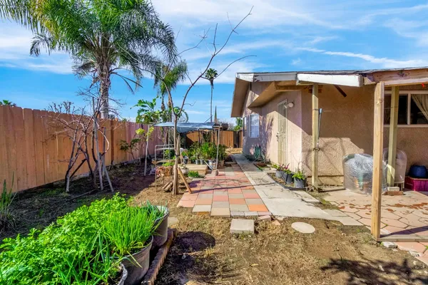 $355,000 | 882 West National Avenue, Clovis, CA 93612