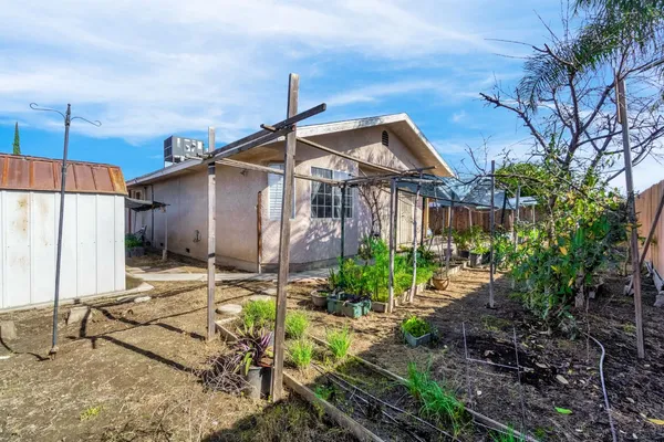 $355,000 | 882 West National Avenue, Clovis, CA 93612