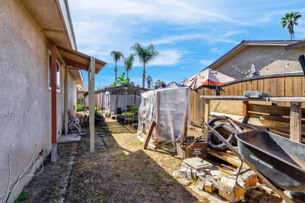 $355,000 | 882 West National Avenue, Clovis, CA 93612