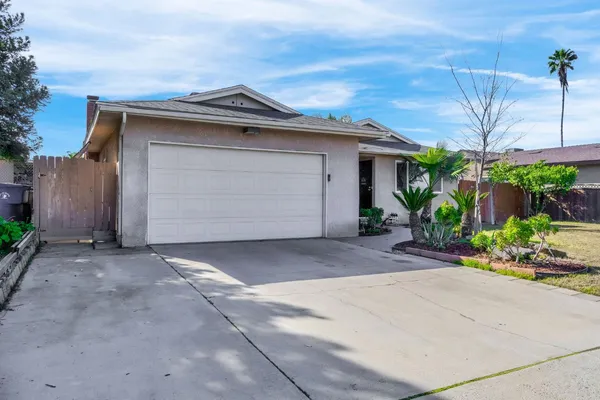 $355,000 | 882 West National Avenue, Clovis, CA 93612