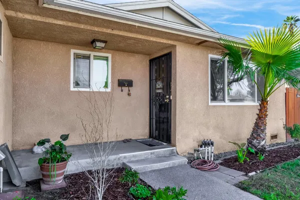 $355,000 | 882 West National Avenue, Clovis, CA 93612