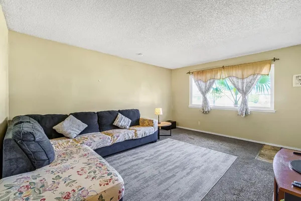 $355,000 | 882 West National Avenue, Clovis, CA 93612