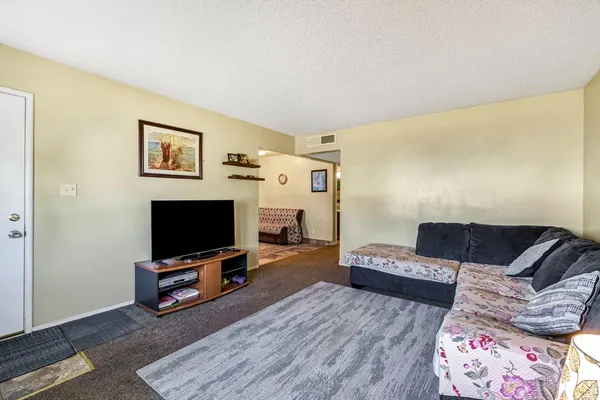 $355,000 | 882 West National Avenue, Clovis, CA 93612