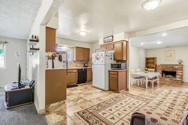 $355,000 | 882 West National Avenue, Clovis, CA 93612