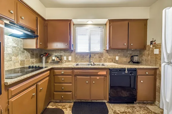 $355,000 | 882 West National Avenue, Clovis, CA 93612