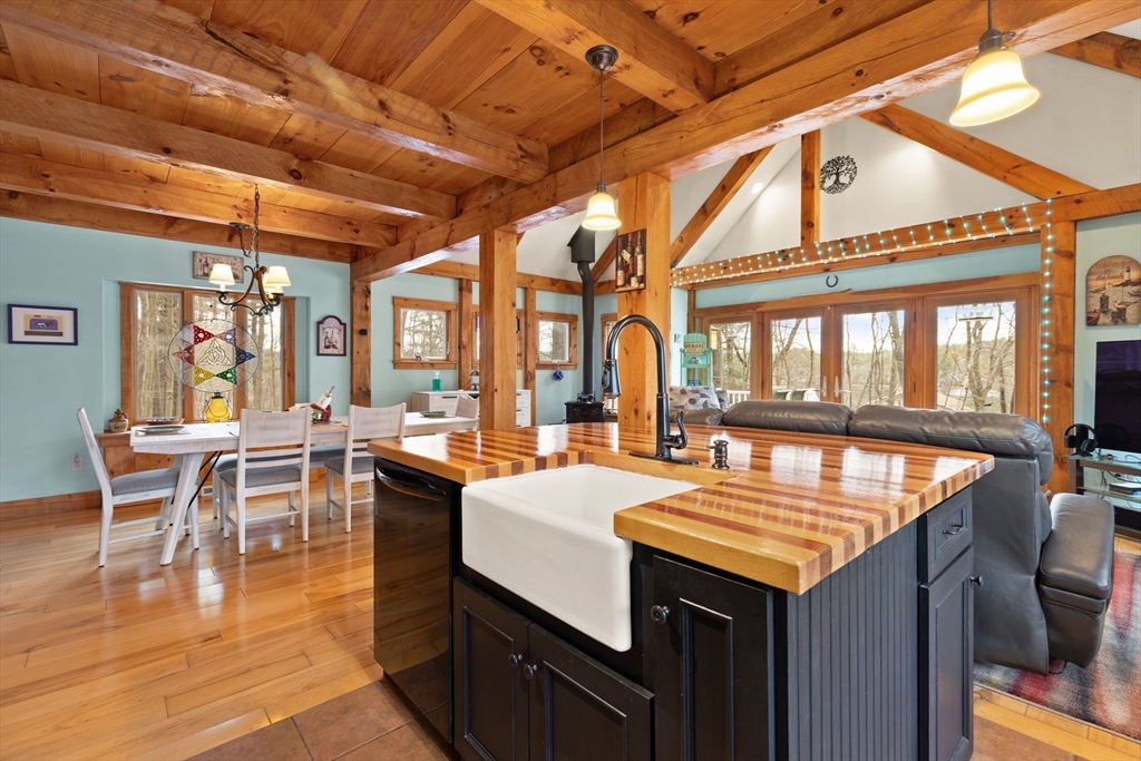 91 Dunstable Road Westford, MA 01886 - Photo 4 of 38 Gallery Image 4
