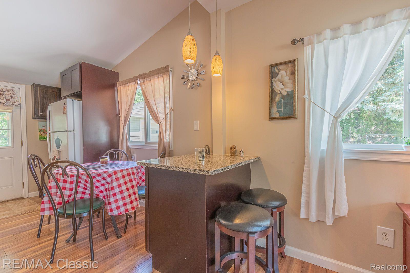 1833 Scheifle Road Walled Lake, MI 48390 - Photo 10 of 31 Gallery Image 10