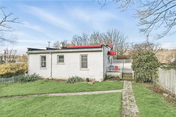 a view of a house with yard and a tree