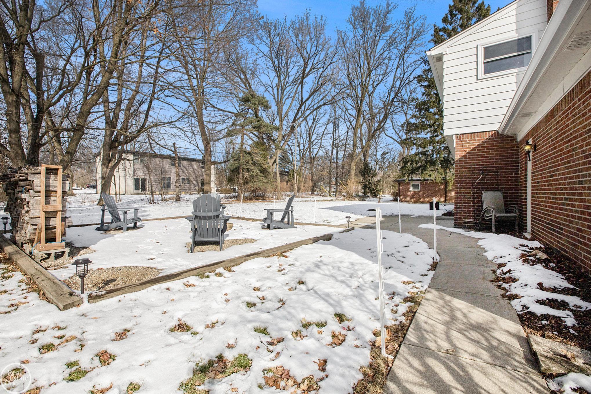 36144 West Lyman Road Farmington, MI 48331 - Photo 26 of 26 50166004-0c098d8c-98e7-4fc3-9268-1f8cd79b8b9e.JPG