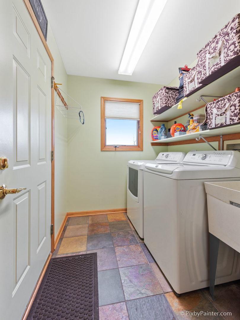 8214 Harmony Hill Road Marengo, IL 60152 - Photo 20 of 34 a utility room with washer and dryer